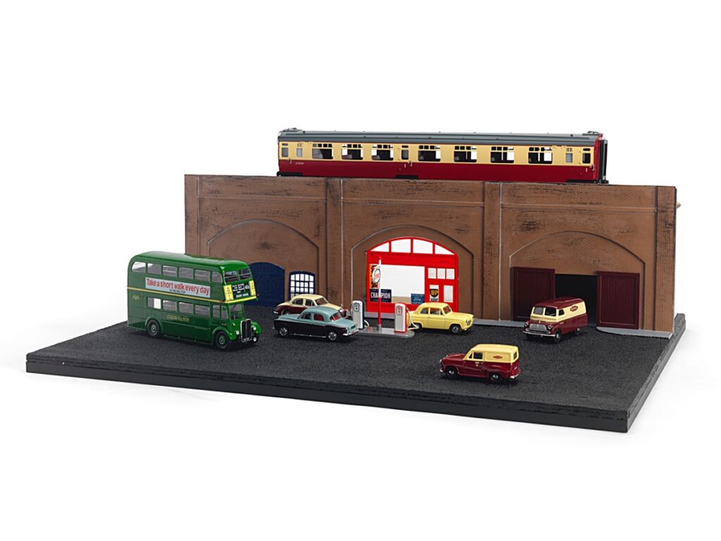 Bulleid Bournemouth Six Coach Sets no: 290-300